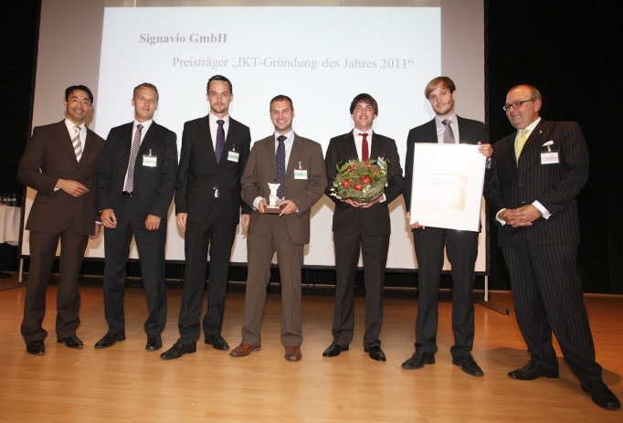 Philipp Rösler, the German Minister for Economic Affairs, awarded Signavio at the