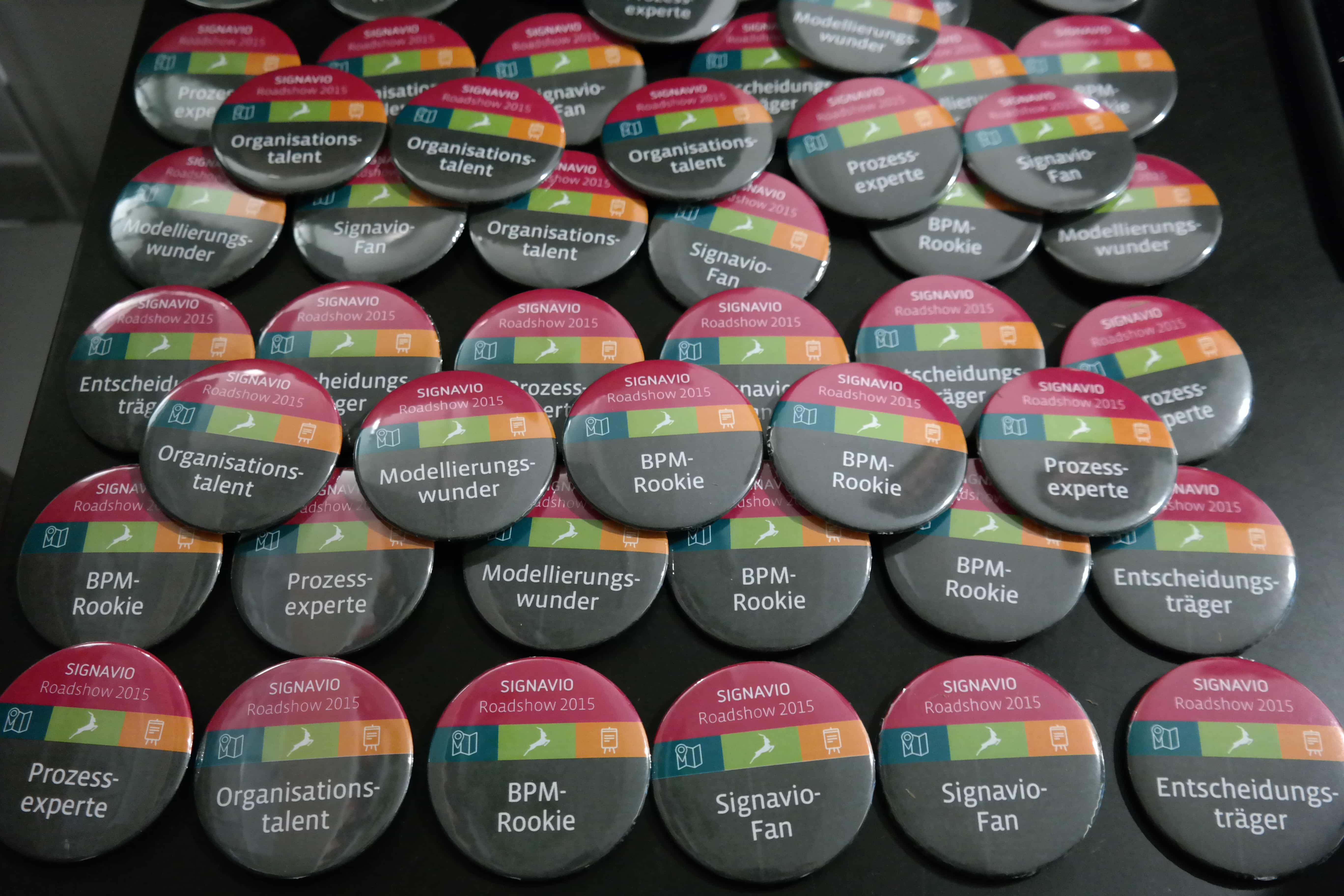Signavio-Buttons auf der Roadshow 2015.
